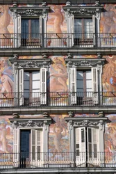 Balconied house surrounding the square